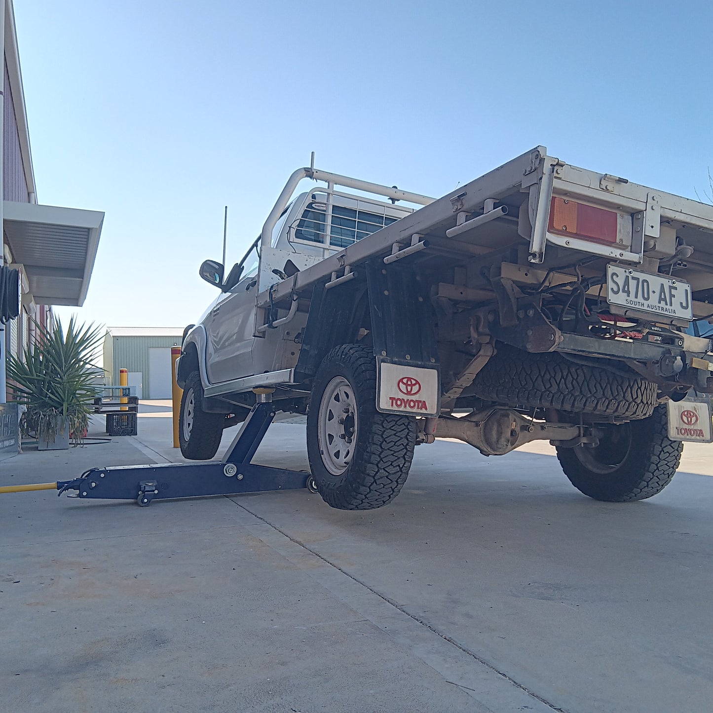 Toyota Hilux N70 KUN26 Rock Sliders by RHS