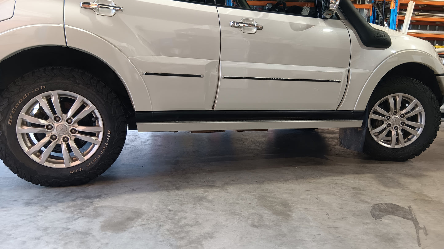 Mitsubishi Pajero Generations 3 & 4 Long Wheelbase Rock Sliders by RHS